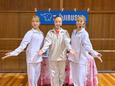 (左から)OSK日本歌劇団 初音くららさん、璃音あかりさん、珠凜かのんさん