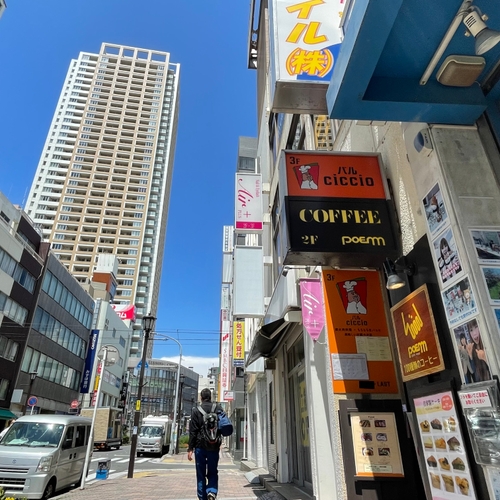 本八幡駅北口駅前です　