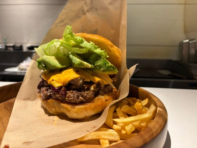 八王子【パンもパティもベーコンも一人で手作り】本格アメリカンダイナー「Shakiri Meat Diner」がオープン!