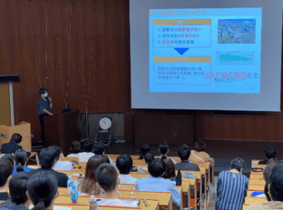 近畿大学の学生による発表の様子