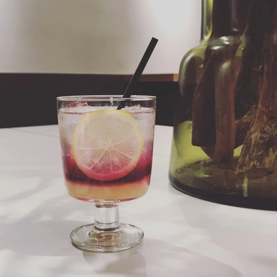 “飲む化粧水・モンゴリアンベリー”とレモンのソーダ 連日行列の福岡「オルトカフェ」に登場！ ～色が変わる！インスタ映えドリンク～