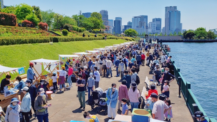 5月3日に越中島で開催した隅田川マルシェの様子