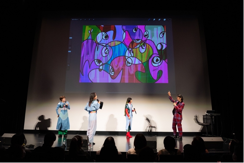 color-code(左から、NANAMIさん／MARISAさん／MAKOさん)とTAKUROMAN