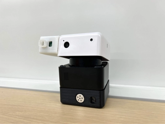 AIによって5秒間の会話を音声解析し、アプリで ストレス状態の把握ができる「Care Cube」を製品化