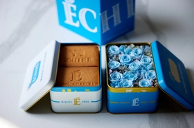 エシレ・メゾン デュ ブール <東京・丸の内＞より、エシレ×HANAHIRO CQ が贈る
「サブレ・エシレ＆プリザーブドフラワー缶セット」
2026年4月7日（火）店頭にて予約受付開始