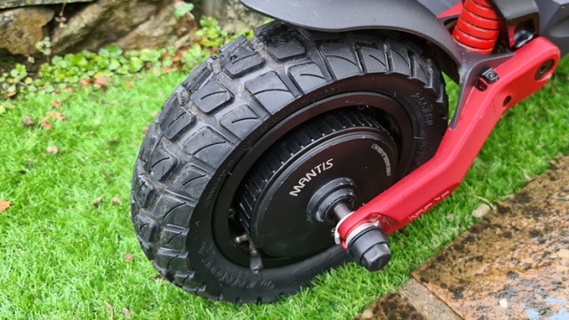 オフロードタイヤ装備のアウトドアモデル