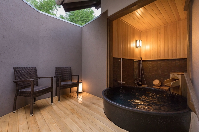 月白 半露天風呂