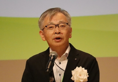 冒頭で挨拶する平野学長