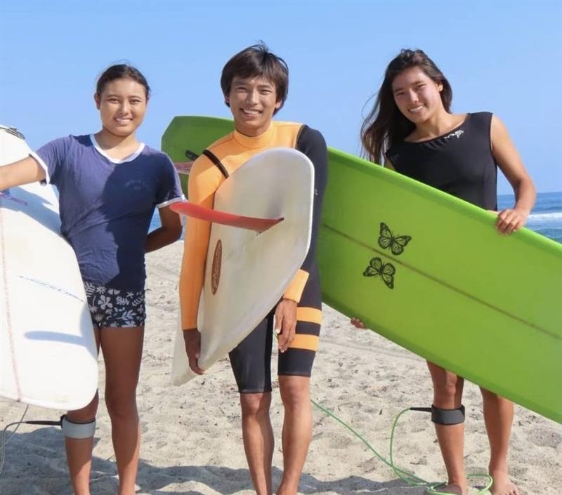 左から井上 桜 選手、井上 鷹 選手、井上 楓 選手