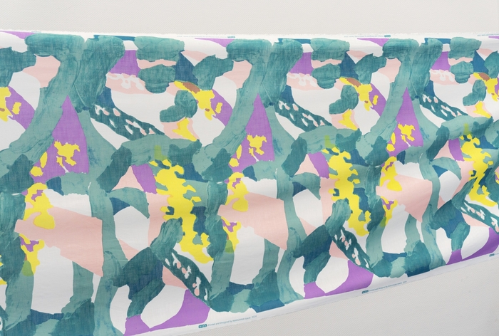 2024年に捺染したテキスタイル作品タイトル「ミモザ」撮影：中村羽菜