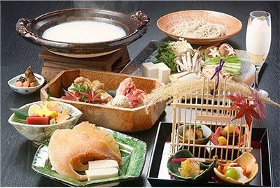 鱶鰭（ふかひれ）と川俣シャモの コラーゲンたっぷり鍋