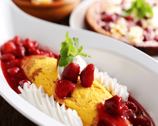 苺とふわふわチーズオムレツ