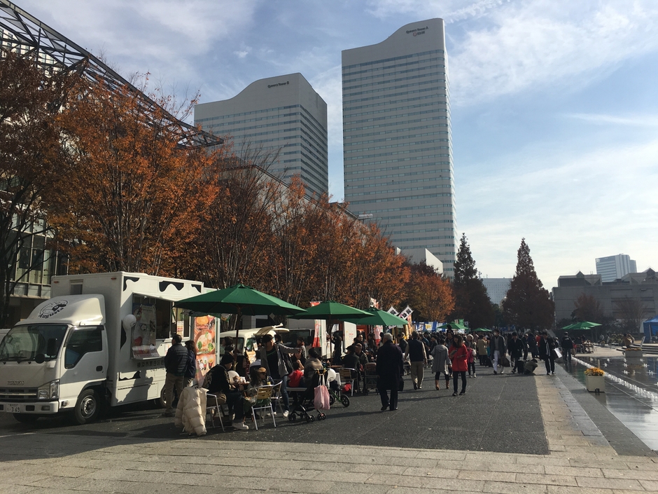 みなとみらい縁市 野菜&キッチンカー(1)