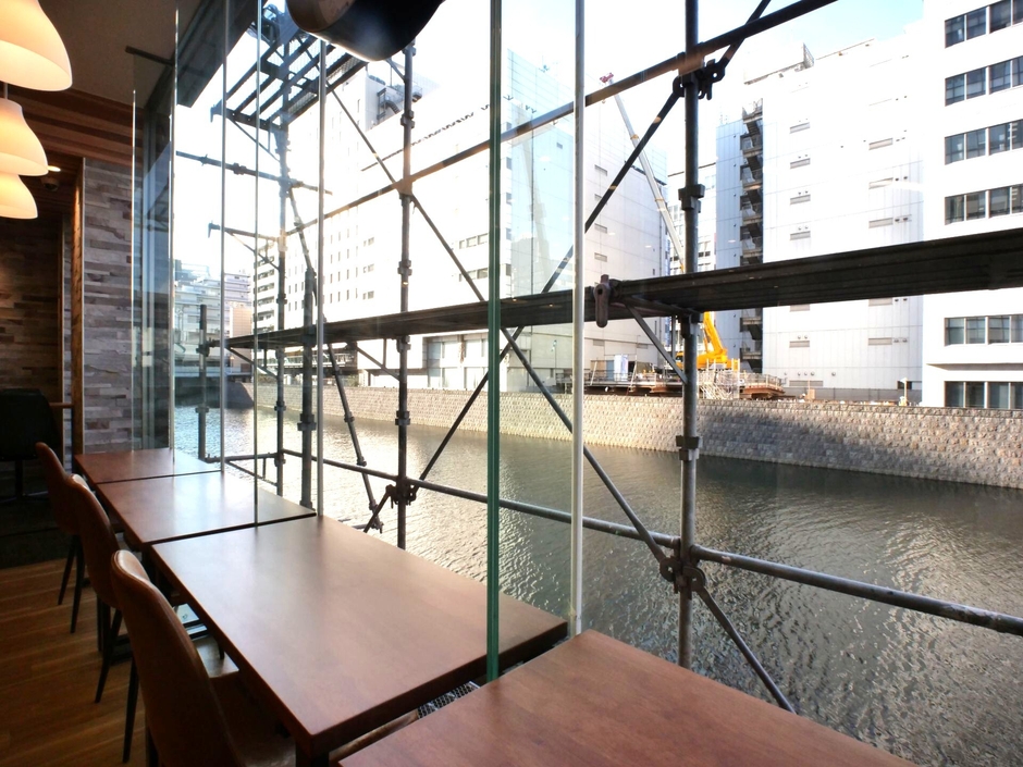 神田川を見ながらのスペース