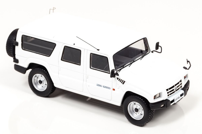 メガクルーザー White:右前