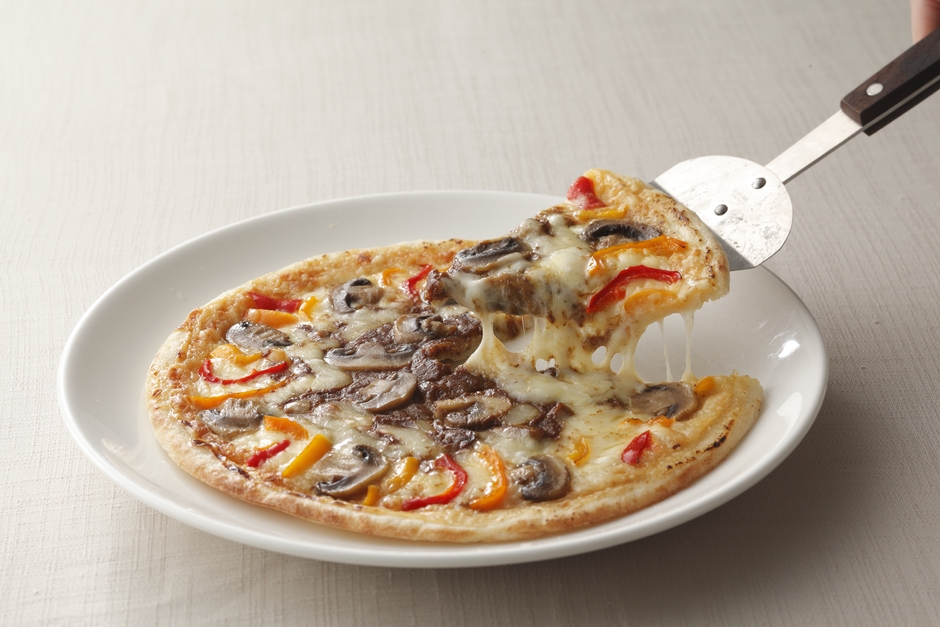 八雲イタリアン ピアット「とかちマッシュポークカレーピッツァパプリカ添え」