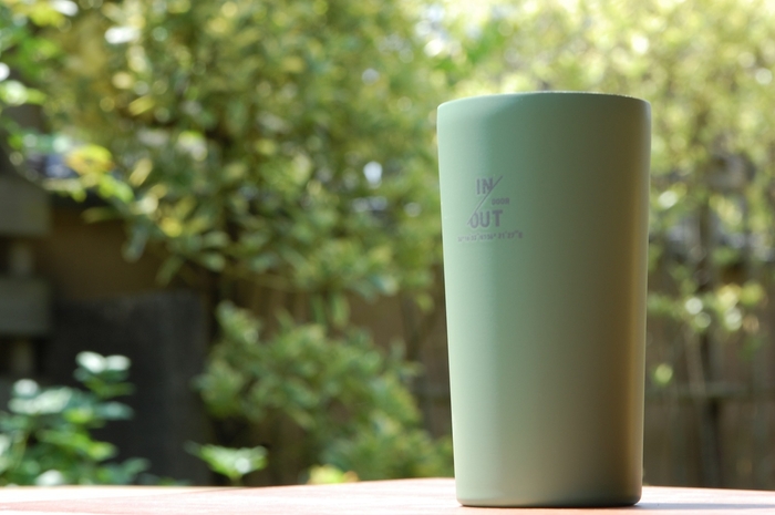 アウトドアにも適したデザインです。