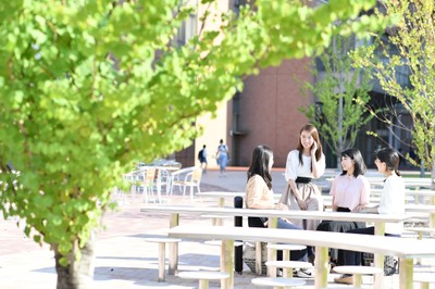 キャンパス内　学生の様子