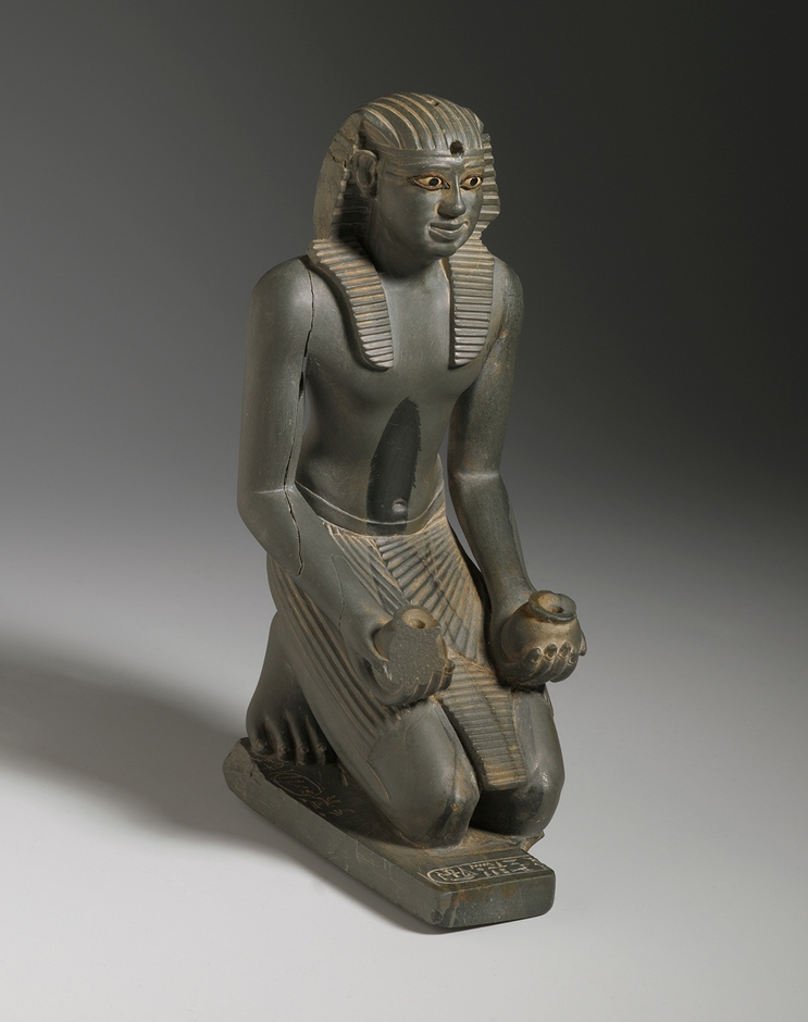 《ひざまずくペピ1世の小像》前2338～前2298年頃　ブルックリン博物館蔵　Photo：Brooklyn Museum