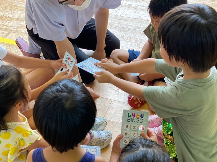 「”せ“あけていいの?」と聞いてくる男の子