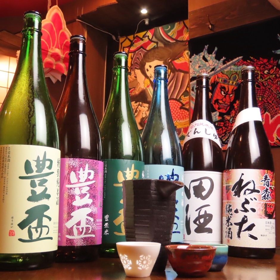 青森県から直送の田酒・豊盃をはじめとする銘柄日本酒の数々。