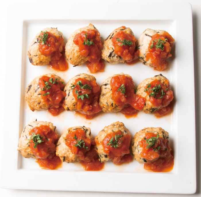 ひじきたっぷり豆腐つくね 塩麹トマトソース