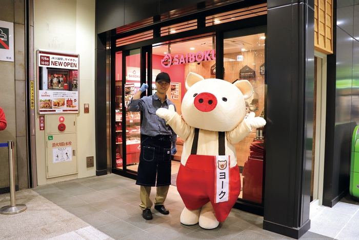 店長とサイボクキャラクターのヨーク