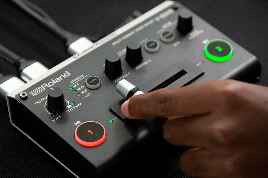 シームレスな映像切り替えが可能な『V-02HD』