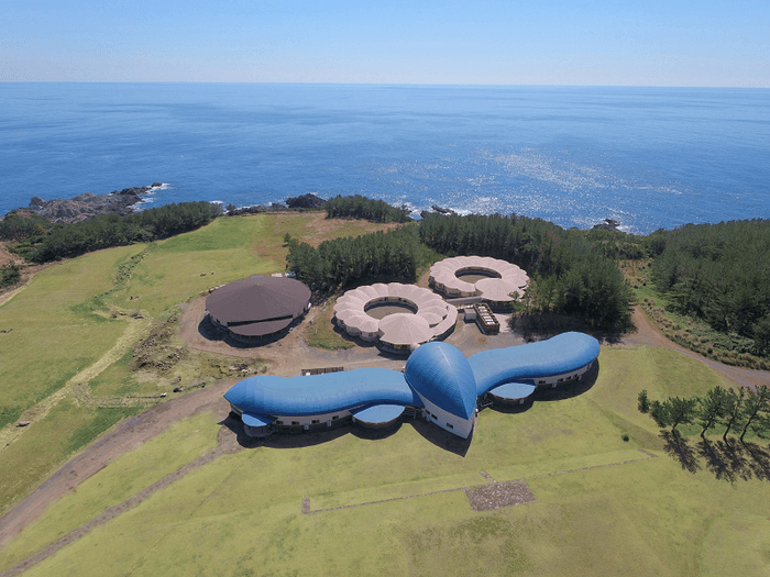 世界自然遺産の島 屋久島にある本校