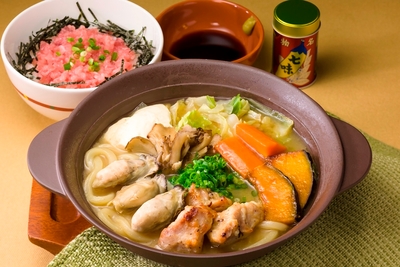 瀬戸内産牡蠣と舞茸の味噌ちゃんこ鍋(半玉うどん入り)八幡屋礒五郎の七味添え