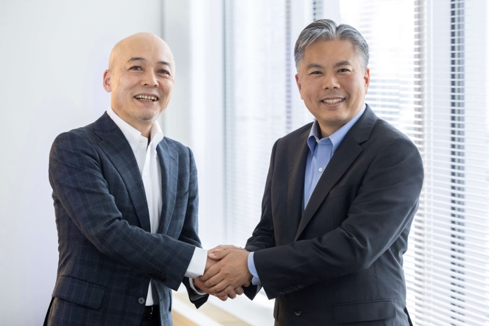 (左)TEPCO i-フロンティアズ株式会社 代表取締役社長 菊池 英俊 (右)Assurant Japan株式会社 代表取締役社長 藤本 潤一