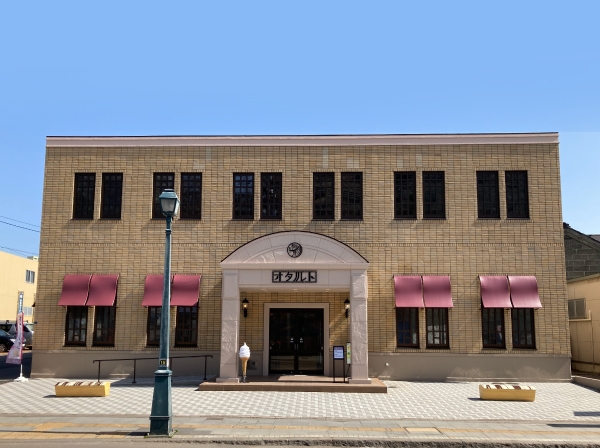 柳月 オタルト 外観と三方六ベンチ