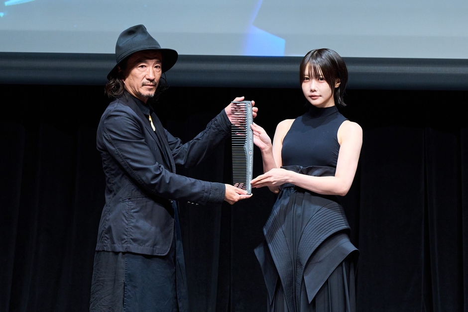 「櫛」をプレゼントされるあのさん
