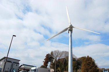 世界初、EVパワートレイン技術を風車に転用
ゼファー、東京都多摩エリアで次世代「中型風力発電機」の設置・性能評価に関する実証を実施