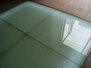 【納入事例レポート】あ、ここにも杉田エース！Vol.44東京の荒川区西日暮里に建築されたワンルームマンションにACE商品『マリムシステムキット』を納入！床からの灯りが高級感を演出しています。