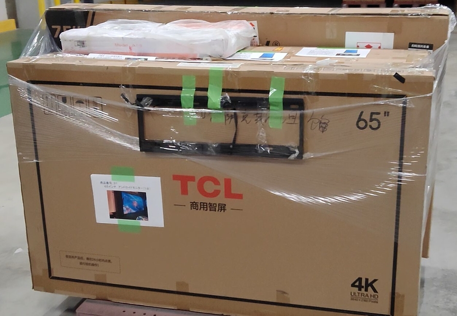 寄贈品実物（大型モニター４台）