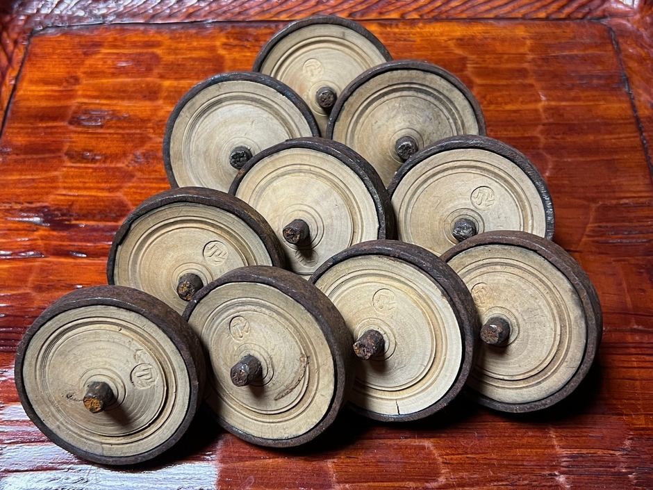 返礼品：けんか駒(3,000円) 蔵で保管されていた古い商品在庫、けんか駒を3個