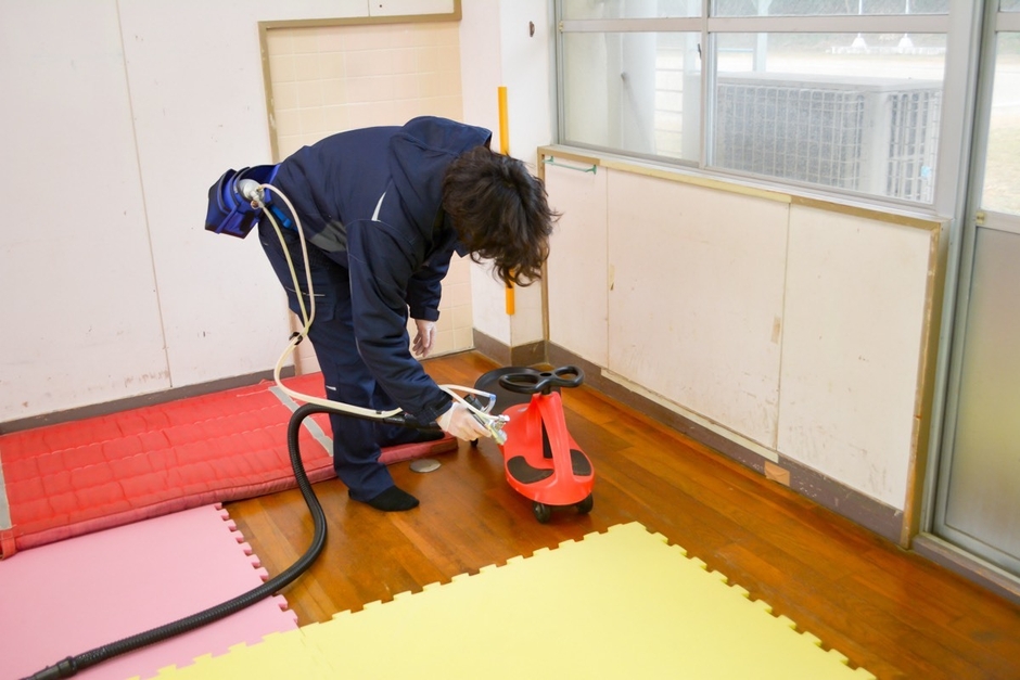 「接触」した菌、ウイルス、有害物質に対して酸化還元反応を起こします。