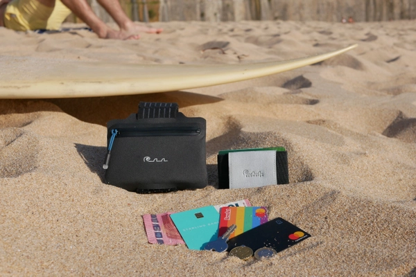 アウトドア最大の悩みを解決してくれる アウトドアウォレット「Submerge Wallet」が 2か月で70万円を達成！！