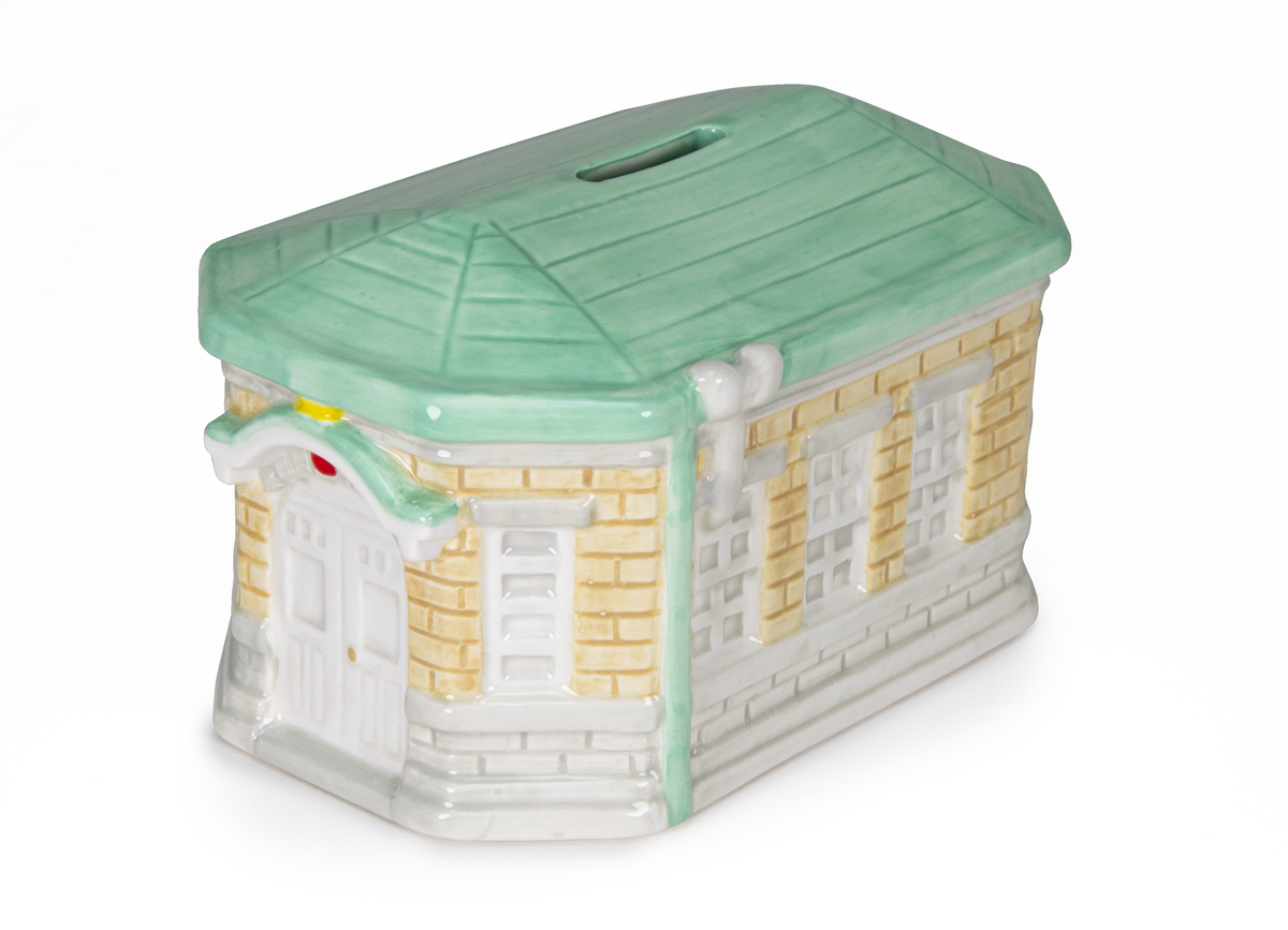 あの大人気商品、“かわいい貯金箱”が帰ってきた！ 江戸東京たてもの園の復元建造物「万世橋交番」をかたどった貯金箱を販売！