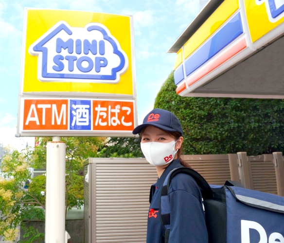 ミニストッ店舗店頭と配達スタッフイメージ