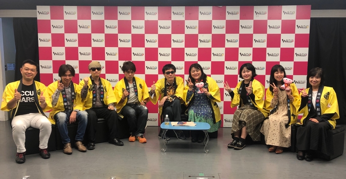 GODファミリー(左から岩崎恵一、YUHKI、MANA、MAZAKI、GOD、SIZUKU、紅塚美鳥、AILA、葛西智子)