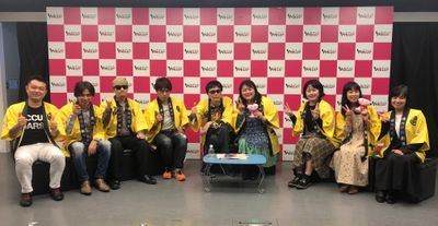 GODファミリー(左から岩崎恵一、YUHKI、MANA、MAZAKI、GOD、SIZUKU、紅塚美鳥、AILA、葛西智子)