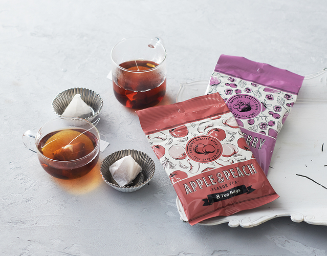 新作紅茶シリーズ／摘みたての茶葉を産地で真空包装し、新鮮な香りを保ったまま日本へ輸入しています。