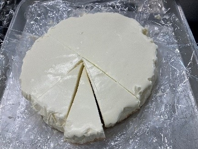 (研究員の手作りレアチーズケーキ)