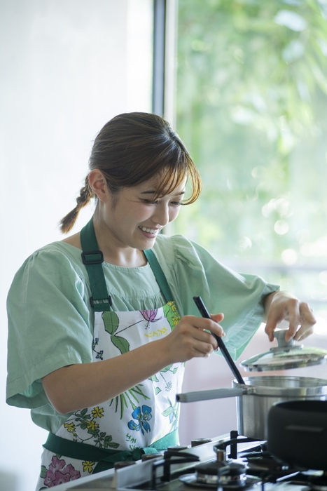 調理中の咲楽さん