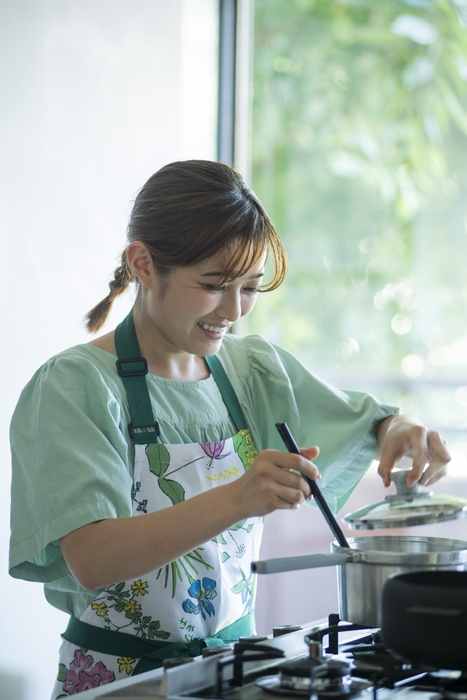 調理中の咲楽さん