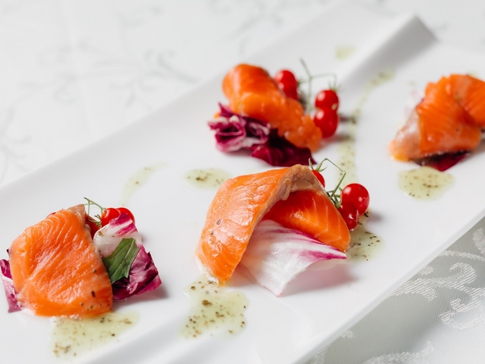 ドゥミ(ハーフ)ビュッフェスタイルのお食事