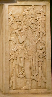 (Photo_06)葉巻状のたばこをふかす神様のレリーフ(原寸複製)
