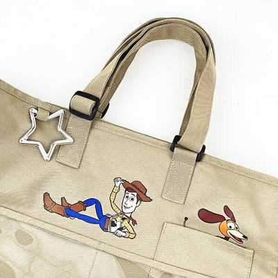アコモデ×トイストーリーのマルチポケットトートバッグ